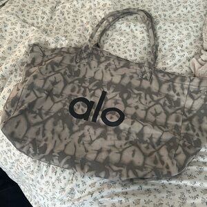 Alo Tote